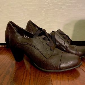 Kelly and Katie Brown Lace Up Oxford Heels